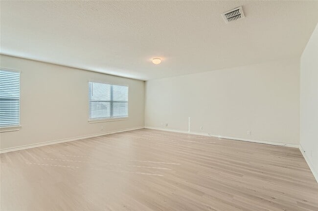 Building Photo - Awesome Amenities!