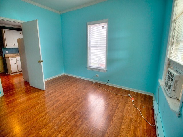 Building Photo - Spacious 1 Bedroom 1 Bath Home With Large ...