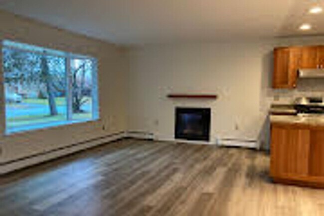 Building Photo - 3 Bedroom Ranch Style Home in Rogers Park!