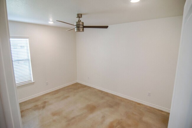Building Photo - 1261 Lehmann Dr
