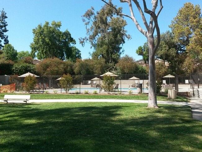 Building Photo - Condo for Rent in University City! 3 Bedro...