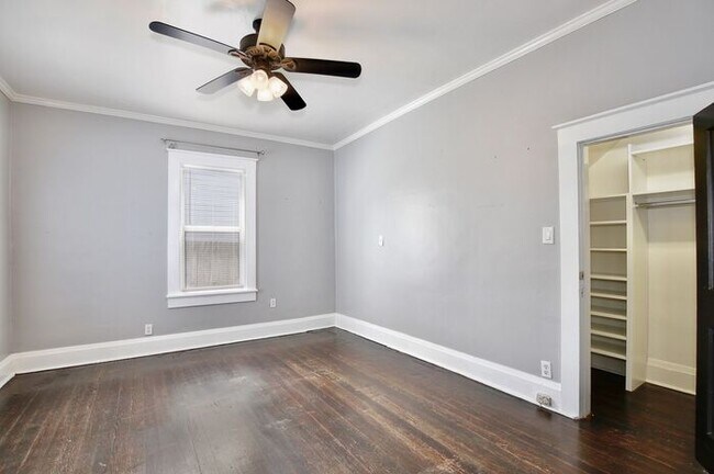 Building Photo - Beautiful 1/1 Spacious Apartment in the He...