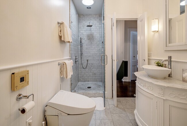 Building Photo - 18 Orben Pl