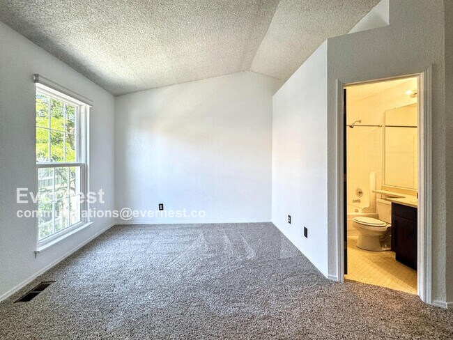 Building Photo - 12074 E Ford Cir