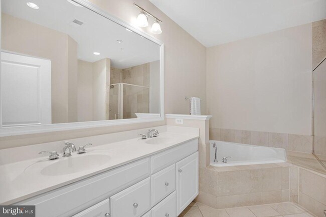 Building Photo - 714 Bracey Ln