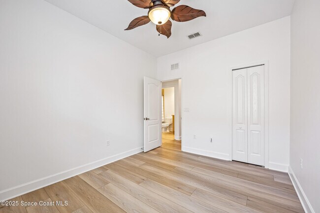 Building Photo - 739 Monterey Dr