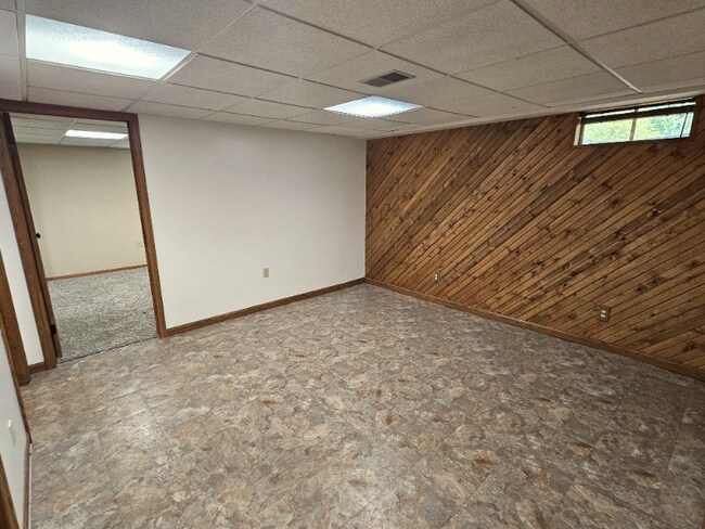 Building Photo - 11044 River Oaks Ln E