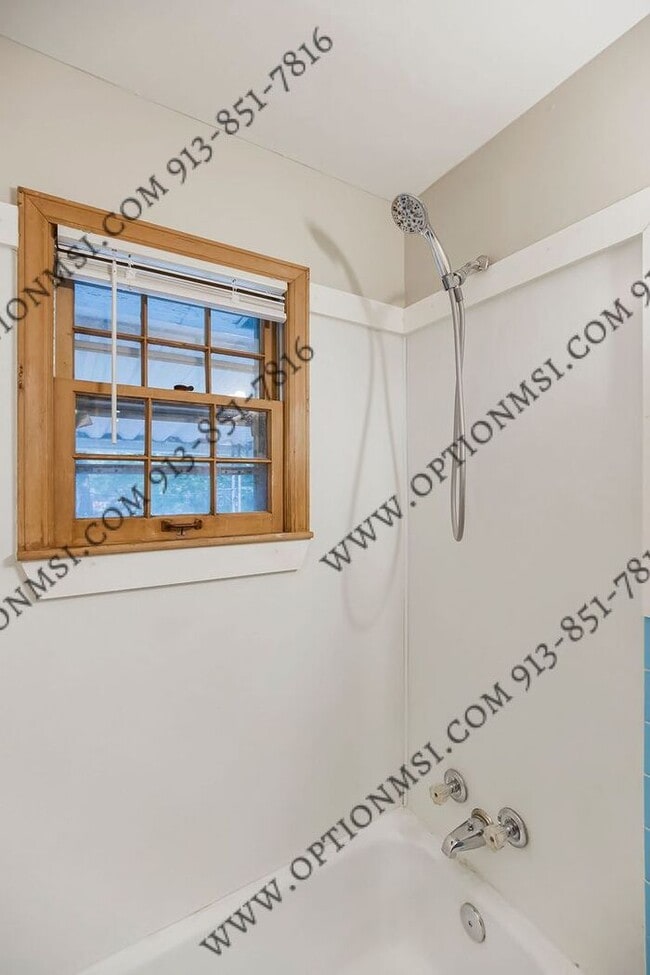 Building Photo - Close to downtown OP!!! Includes Water, El...