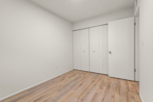 Building Photo - 1912-1914 SE Tacoma St.