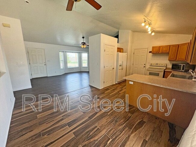 Building Photo - 1456 Gem Dr