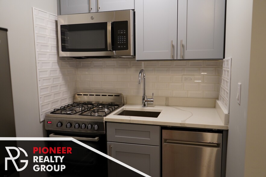 Building Photo - 501 W Belmont Ave