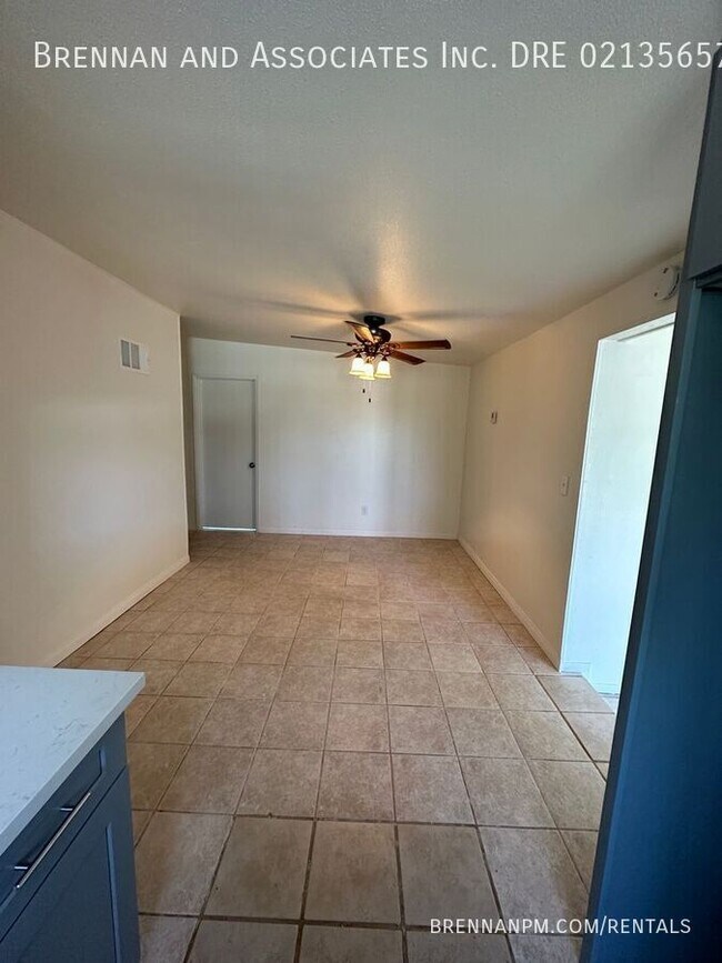 Building Photo - 820 Hickory Ct