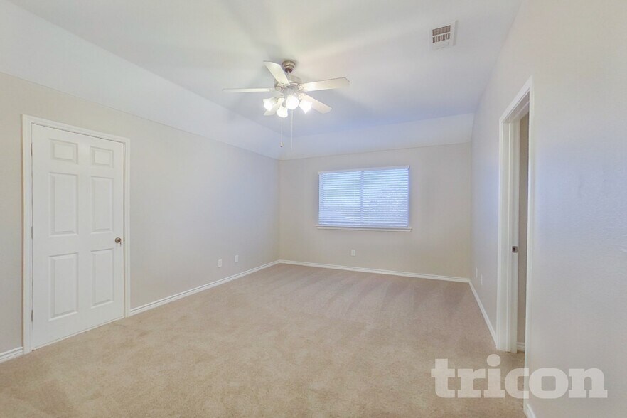 Building Photo - 1435 Red Wolf Dr