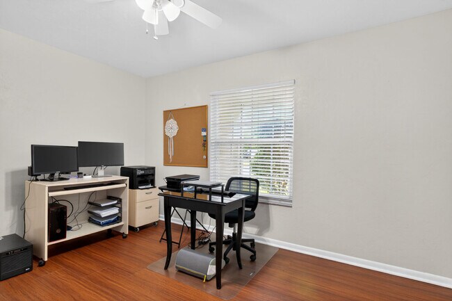 Building Photo - 4604 NW 44th Pl