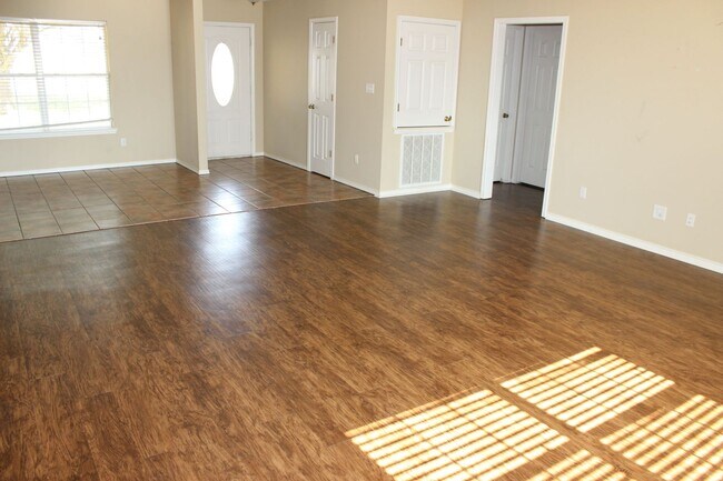 Building Photo - 12319 CR 182