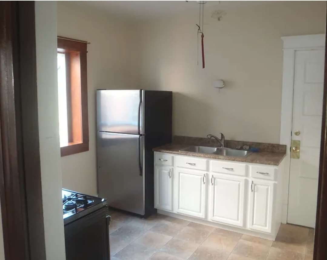 Building Photo - 541 W 9th St