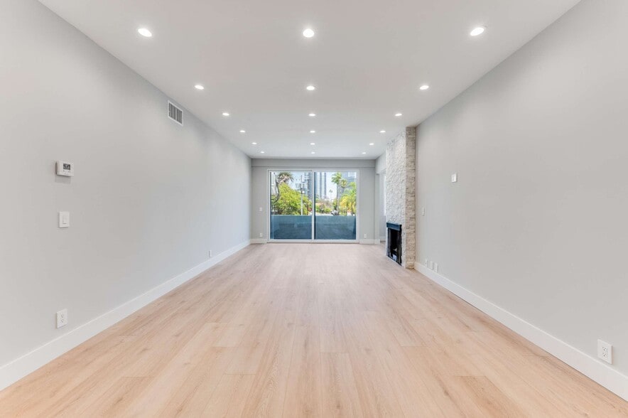 Building Photo - 1557 S Beverly Glen Blvd