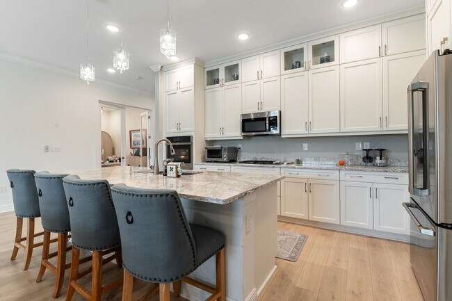 Building Photo - **25% OFF FIRST MONTHS RENT IF YOU OCCUPY ...