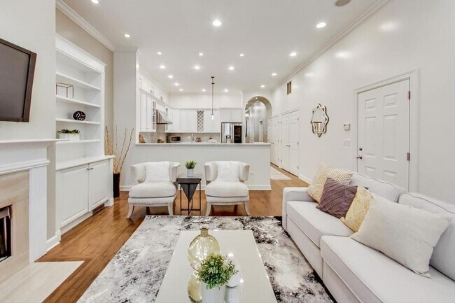 Building Photo - 4 bedroom in Chicago IL 60647