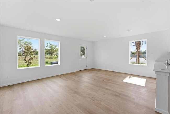 Building Photo - 1557 Plank Pl