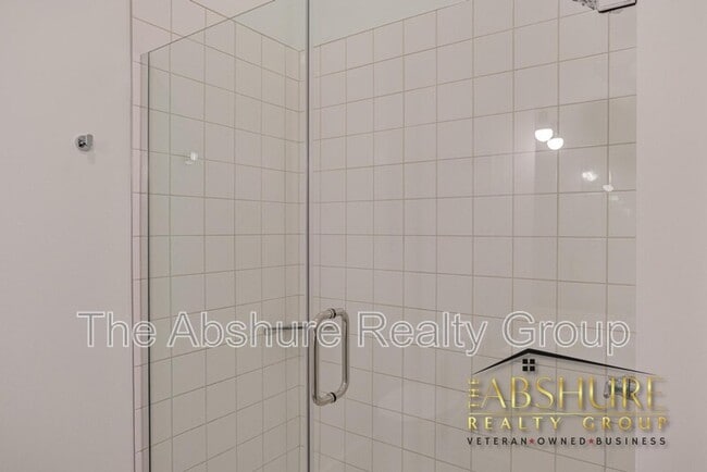 Building Photo - 600 S Duke St