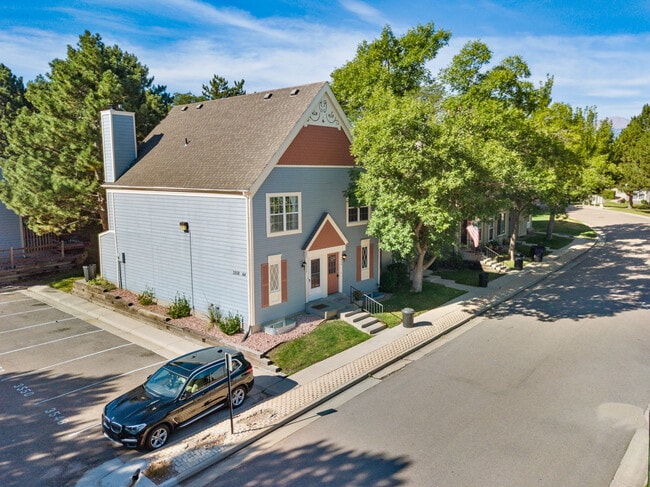 Building Photo - 3556 Queen Anne Way