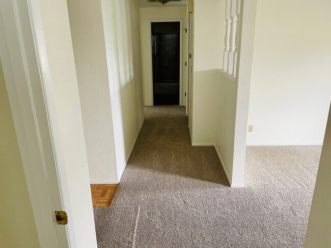 Building Photo - Wonderful South Salem Home in great neighborhood.