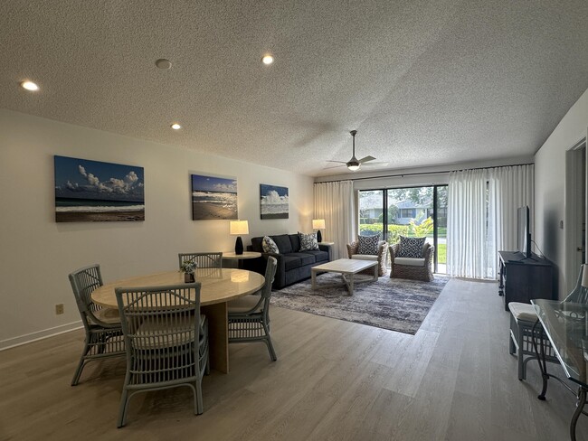Building Photo - 402 Club Dr