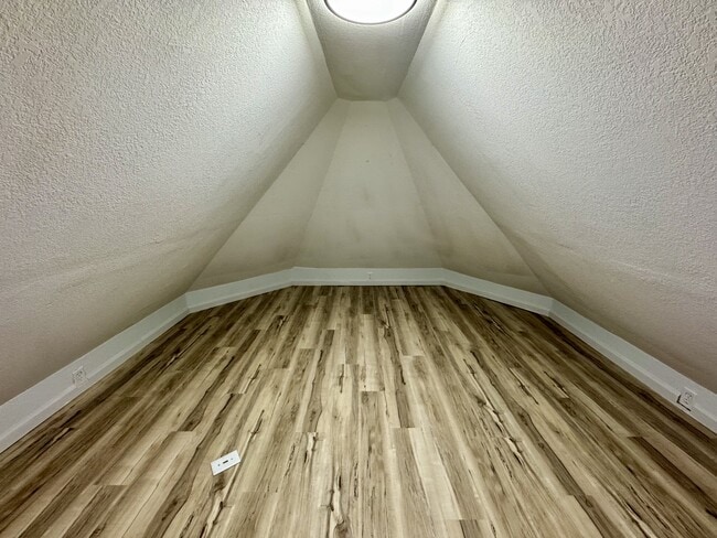 Building Photo - 915 W Taylor St