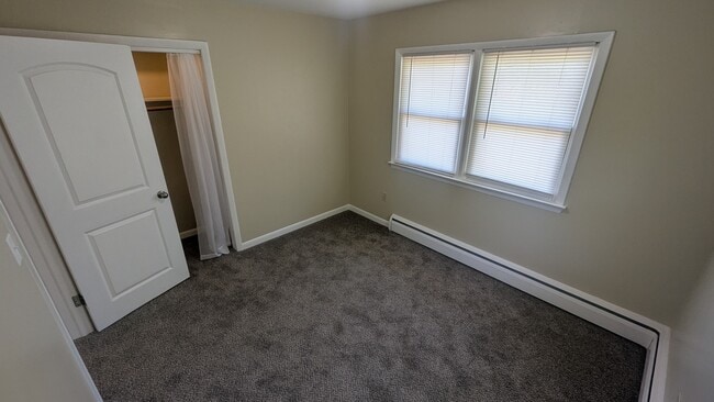 Building Photo - 2221 Millwood Dr