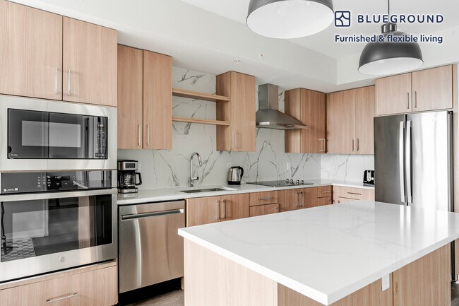 Building Photo - 3275 Washington Blvd