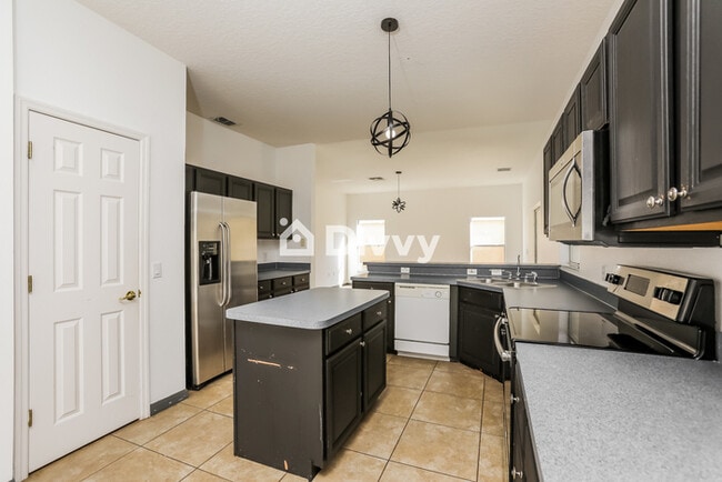 Building Photo - 831 Balmoral Dr