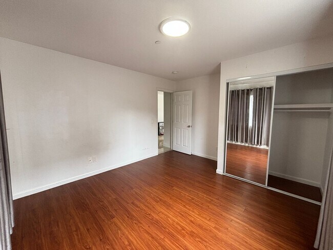 Building Photo - 1654B Olona Ln