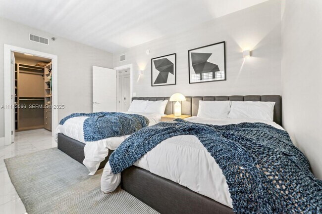 Building Photo - 19143 Fisher Island Dr