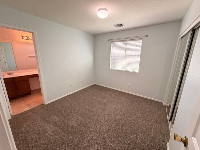 Building Photo - Two Story 3Bdm 2.5Ba Tolleson Home