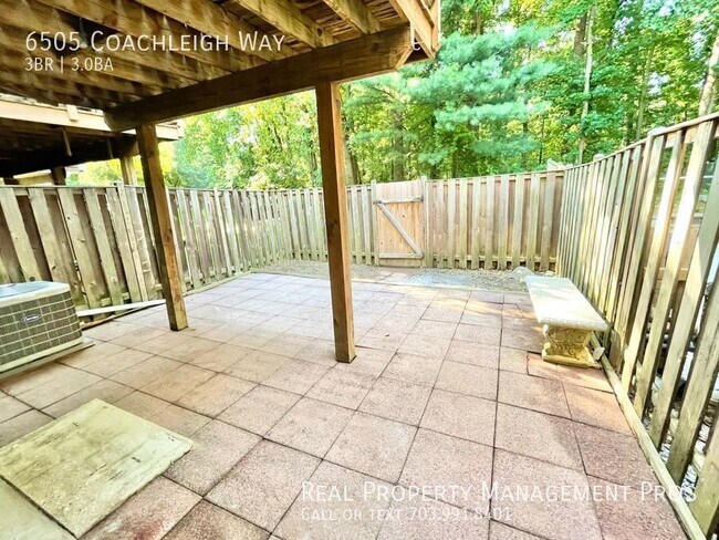 Building Photo - 6505 Coachleigh Way