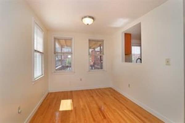 Building Photo - 436 Main St