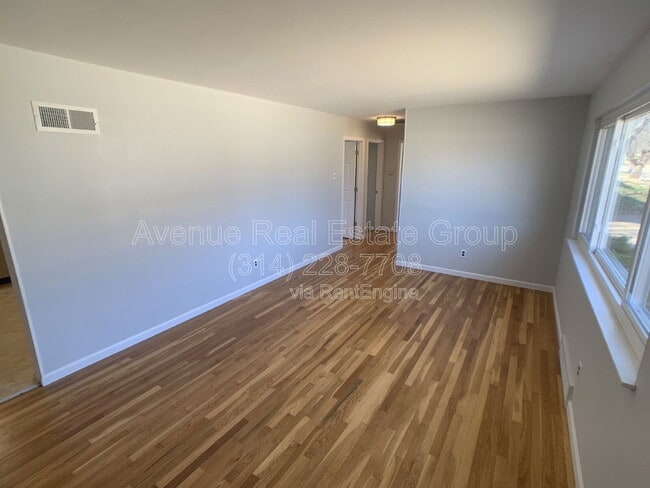 Building Photo - 858 Hazelvalley Dr