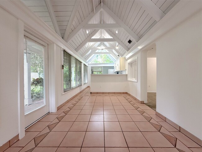 Building Photo - 2/2 Home in College Park with lots of char...