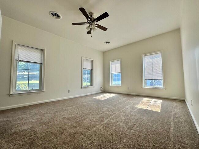 Building Photo - 145 Floral Ave