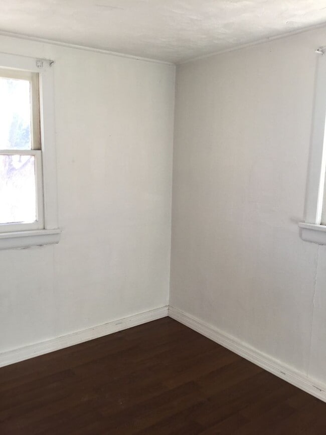 Building Photo - 3 bedroom 1 bath with large garage and shop