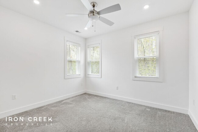 Building Photo - Stunning Three-Bedroom Home in Candler
