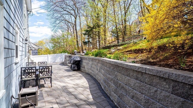 Building Photo - 51 Lynn Fells Pkwy