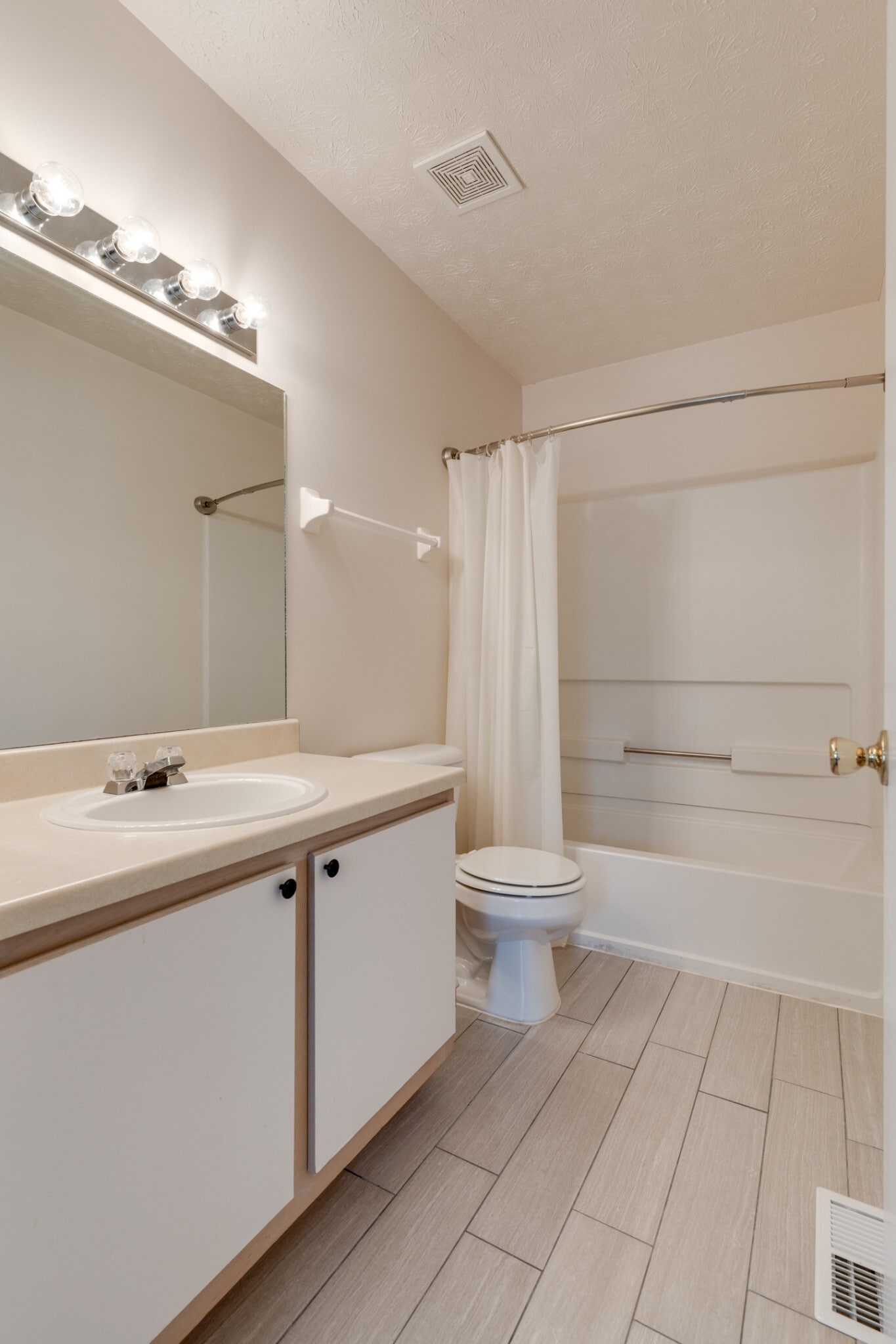 Building Photo - 104 Waterview Dr