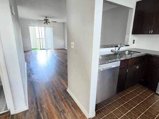 Building Photo - 7149 Golf Colony Ct