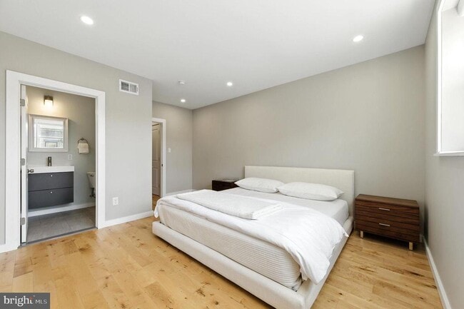 Building Photo - 1937 Dickinson St