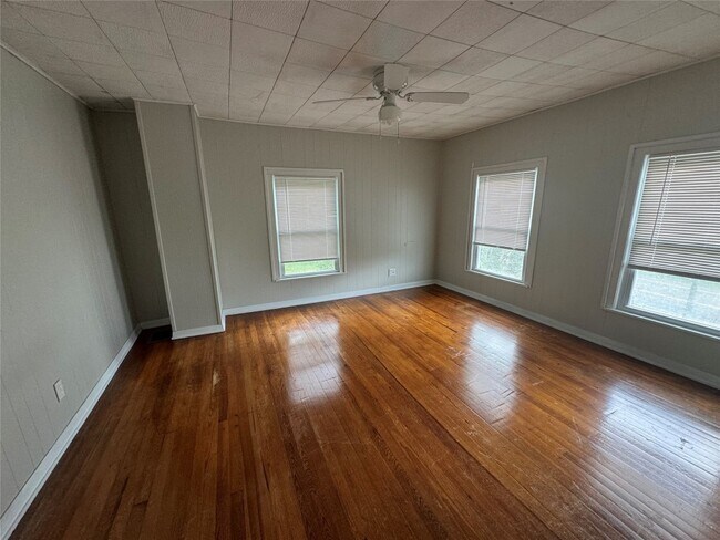 Building Photo - 1684 Airport Rd