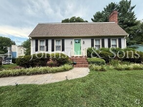 Building Photo - Charming Dutch-Colonial Retreat in Clemmons