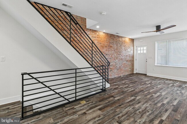 Building Photo - 3156 Almond St