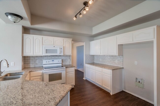 Building Photo - Beautiful 4 Bed 2.5 Bath Rental in Tulsa!